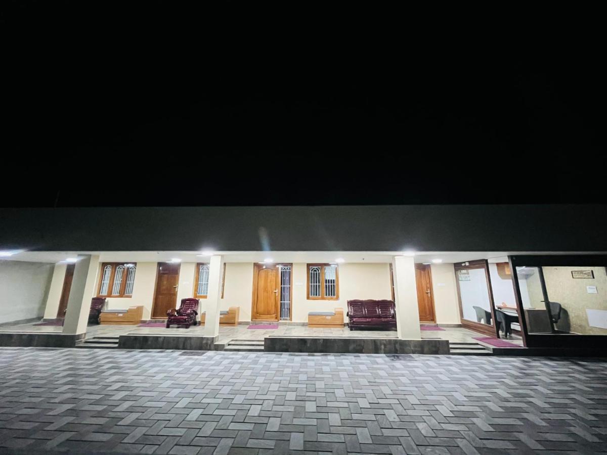 The Tendoinn Pollāchi Exterior foto